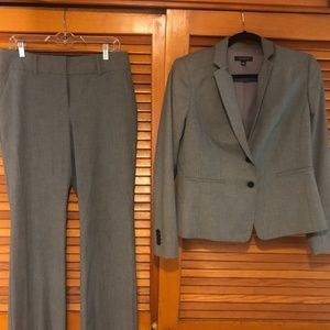 Ann Taylor Grey Suit (Blazer size 8/Pants size 6)